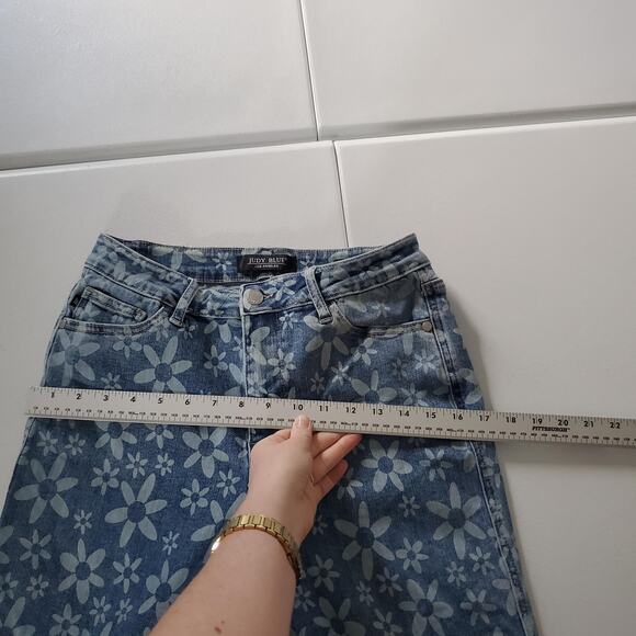 Judy Blue Jeans Womens 29 Blue Wide Crop Daisy Floral Raw Hem Stretch JB88772 - Picture 8 of 12